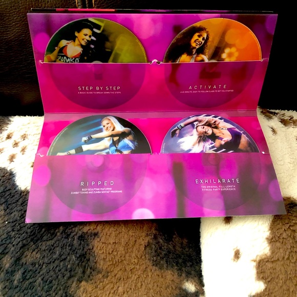 Zumba Fitness Exhilarate. The Ultimate Zumba Fitness DVD Experience. - Picture 3 of 15